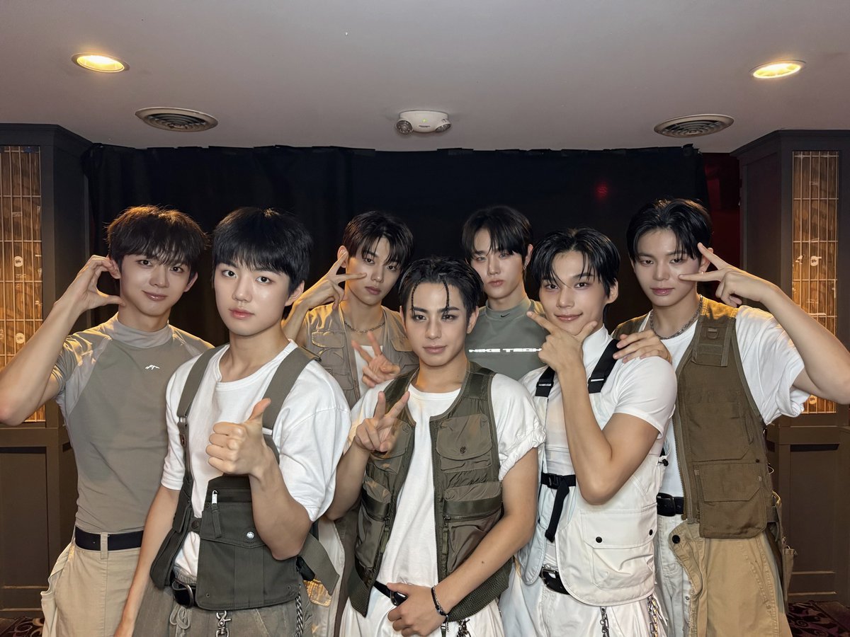 EVNNE_official's tweet photo. [📸] 251015 2025 EVNNE CONCERT  ‘SET N GO’ CINCINNATI

1015배 더 행복했던 오늘 🤍

#EVNNE #이븐 #2025EVNNECONCERT #SET_N_GO  #SET_N_GO_TOUR https://t.co/CN3IgbYgV4