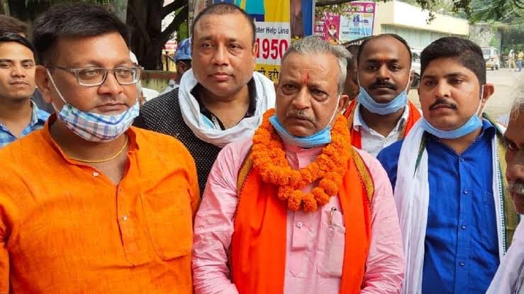 ComradeMalal's tweet image. भाजपा विधायक राघवेंद्र प्रताप सिंह ने कहा था कि सेकेंड नहीं लगेगा ब्राह्मणों की गर्दन काट उनके हाथ में रख देंगे। भाजपा ने उनका टिकट कन्फर्म किया।
बड़हरा समेत पूरे बिहार प्रदेश के ब्राह्मणों में खुशी की लहर। कहा कि सदियों बाद आता है हिंदुत्व के लिए गर्दन कटाने का मौक़ा। वह गर्दन…