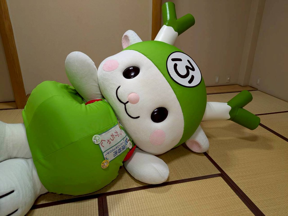 食欲の秋🍠🍂 ちょっと食べすぎちゃったみたい…ふぅ…午後はおさんぽし