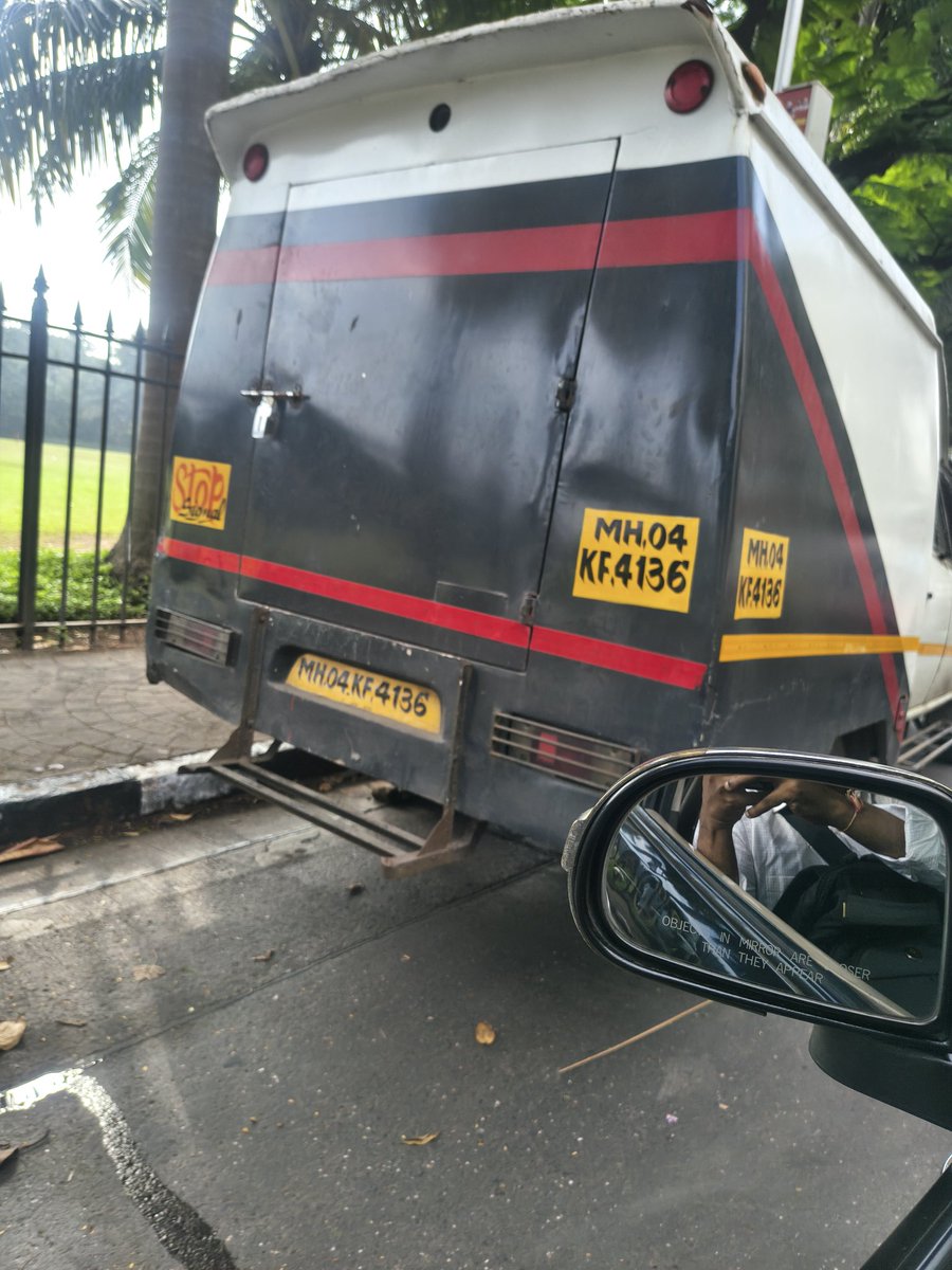 chaitanyagite92's tweet photo. This vehicle parked at no parking and blocking road at Maharshi Krave Road, Near KC college.
Kindly take appropriate action. https://t.co/yFgXfafiRm