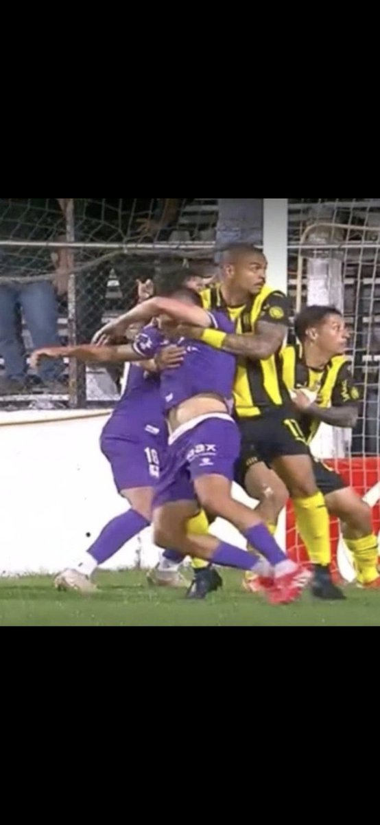 FedeIroldi's tweet photo. @audafgremial alevoso, con o sin var  no hay chance...nada va a cambiar, se van a "equivocar" casi siempre a favor de los mismos dos. https://t.co/xtCEp8UwJl