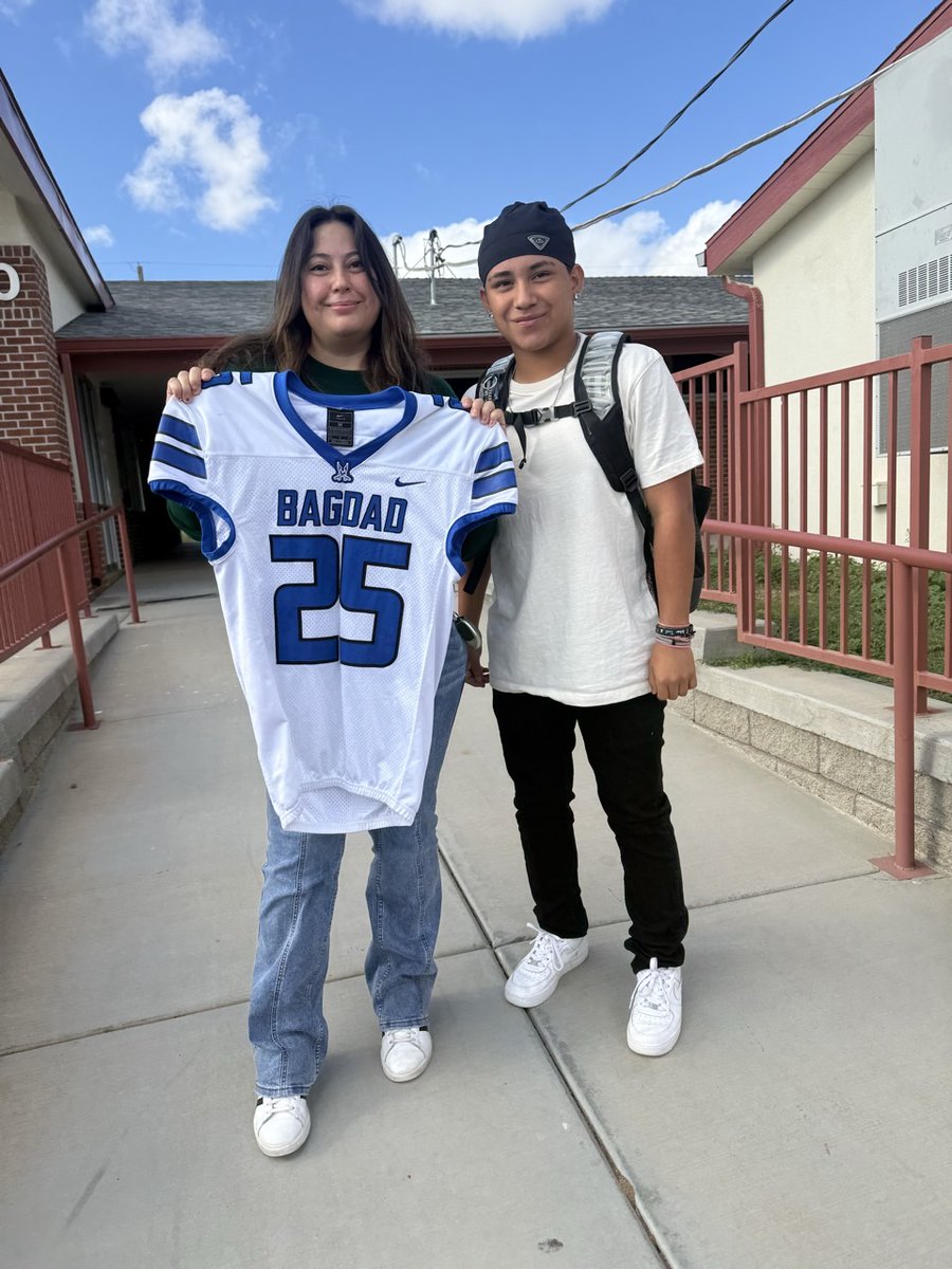 sultanbaseball5's tweet photo. Bagdad Sultans Teacher Staff Appreciation Week. Sultans present their away jersey to the staff member of their choice and write a letter telling why they chose the staff member. They also invite them out to the Game. #Sultanpride https://t.co/gzhZruiucF