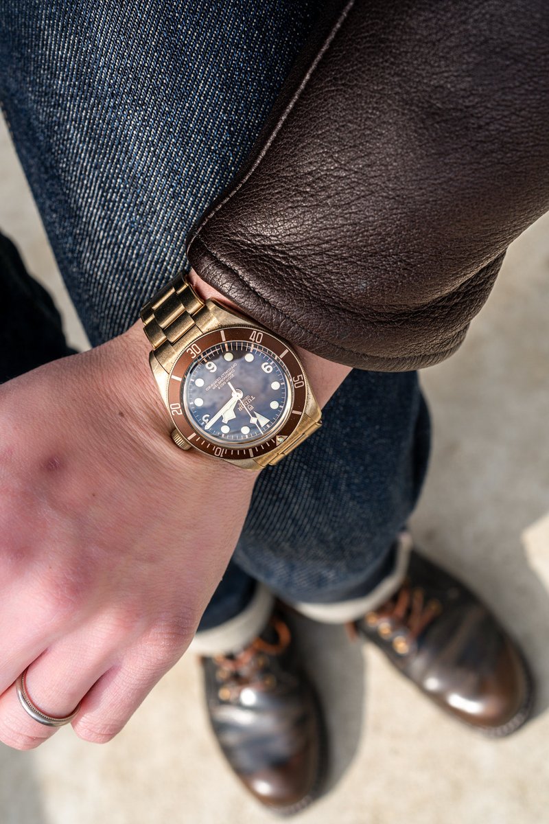 leather_ak's tweet photo. #私の定番たち2025
tudor  brack bay 58 bronze 
ブロンズ大好きなので一目惚れ
redwing 9870
2012年に購入してずっと履いてる初めて買ったブーツ https://t.co/nJ4UePgFNj