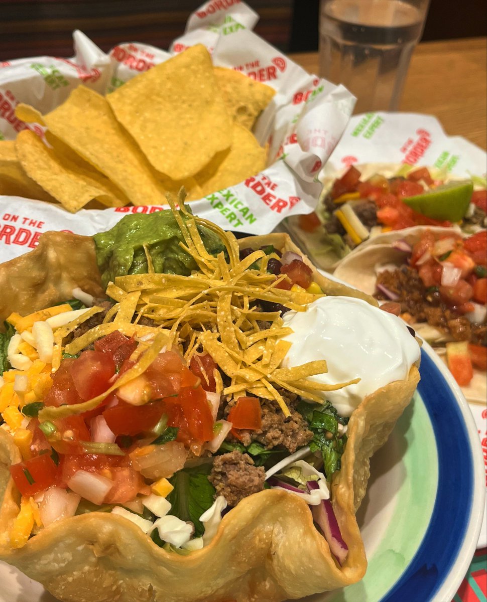 타코로 그릇만든 사람에게 상 줘야함