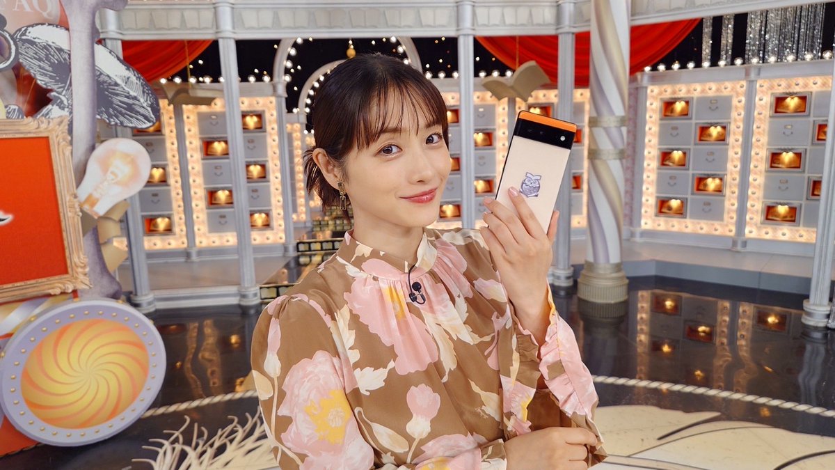 【極美品】石原さとみ ドラマ着用 ヒューゴボス アートプリント 総柄 ブラウス 石原さとみ、ひっつめ髪にぐるぐるマフラーが可愛い！雑司ヶ谷をお散歩