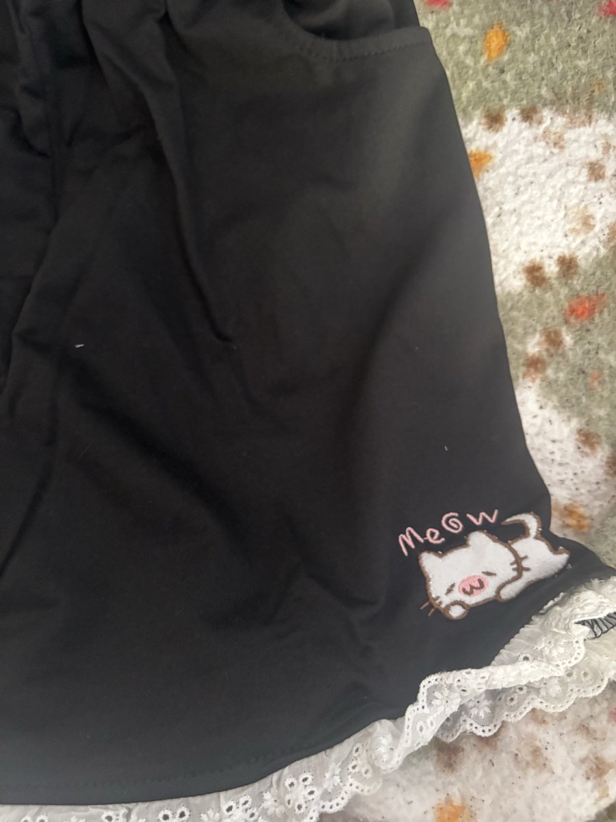 Laponkotsu's tweet image. oh yea i forgot i said
these r the new shorts!!!