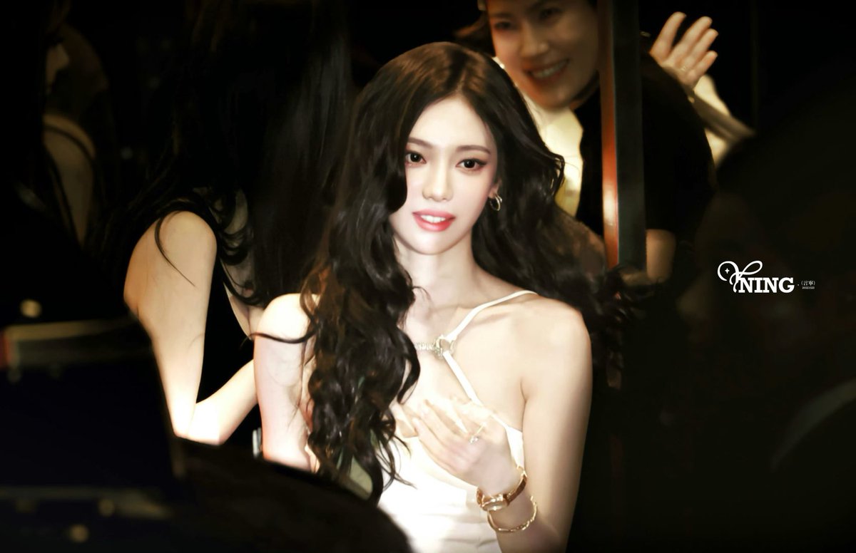 yizhuo1st's tweet image. 2025 Love Your W

📸: YNing_言寧

#NINGNING #닝닝 #宁宁