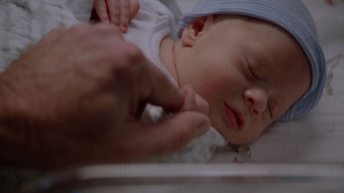 ThenaluvsKpop's tweet image. This is a real full circle moment here 🧑👦👨‍👦😭
2016 → 2025
#ChicagoMed