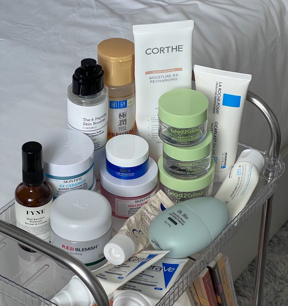 แยกหมวด moisturizer ที่ชอบในปีนี้ตั้งแต่ jan-oct ให้ค่ะ (no spon) ยืนยันคำเดิมตลอดไปว่าสภาพผิวแบบไหนก็จำเป็นต้องเติมความชุ่มชื้น🤏🏽 เชื่อนี่นะ ทาม้อย + mask หน้าทุกวันหรือวันเว้นวัน ผิวสวยมากกกก รูขุมขนเบียด ผิวฟู

🍏💌: แปะรีวิวทุกตัวละเอียดในโพสนะ