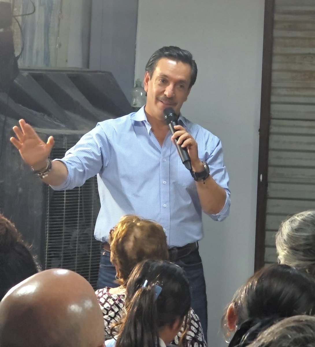 DavidFigueroaO's tweet photo. Jornada #31 del #DiputadoEnTuColonia en la Mártires de Cananea.
A paso firme, seguimos sirviendo con compromiso y cercanía a las familias del #Distrito6.
Informar, Escuchar y Servir: esa es nuestra ruta. 💚
#MásTerritorioMenosEscritorio #ElCorazónDeHermosillo https://t.co/iY5qXQxfUW