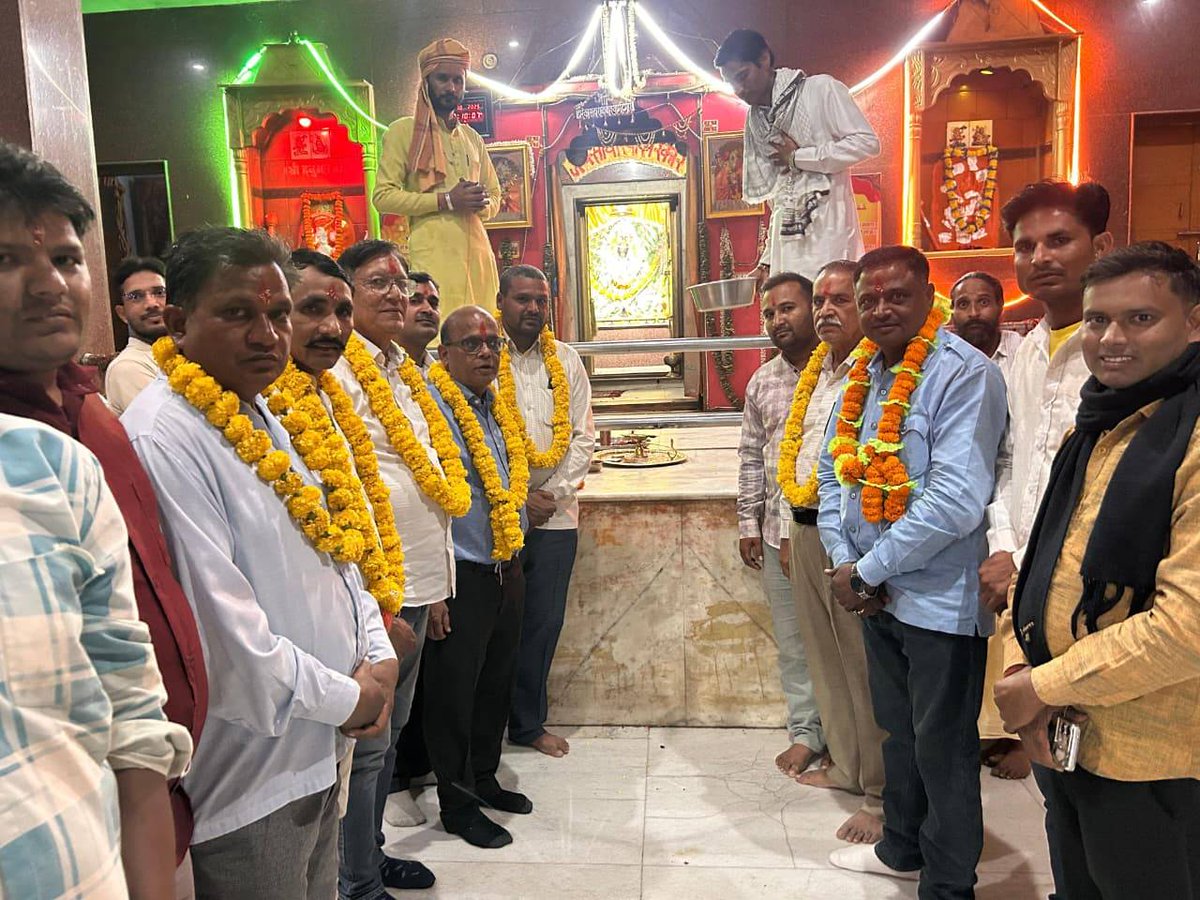 bhagchandtankda's tweet photo. ग्राम पंचायत करनावर के सांवलिया धाम मंदिर परिसर में फीता काटकर हाईमास्ट लाइट का लोकार्पण किया।

इस अवसर पर भाजपा पदाधिकारी, कार्यकर्ता एवं करनावर ग्राम के वरिष्ठजन बड़ी संख्या में उपस्थित रहे।

#HighMastLight #Karanavar #SanwaliyaDham #GramVikas #BJPWorks https://t.co/fnOH8l9TpW
