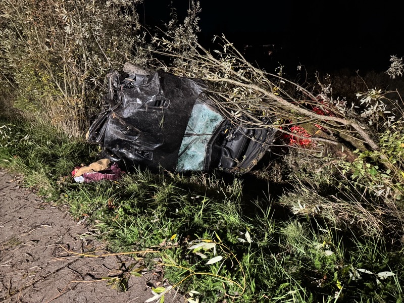 BvuePD's tweet image. 🚨Long-Term Road Closure Alert 🚨
The 13000 block of WB Lake Hills Connector will be closed until further notice due to a crash occurring at approx. 6:00p.
Male driver was arrested for vehicular assault. The female passenger was transported to Overlake with injuries.