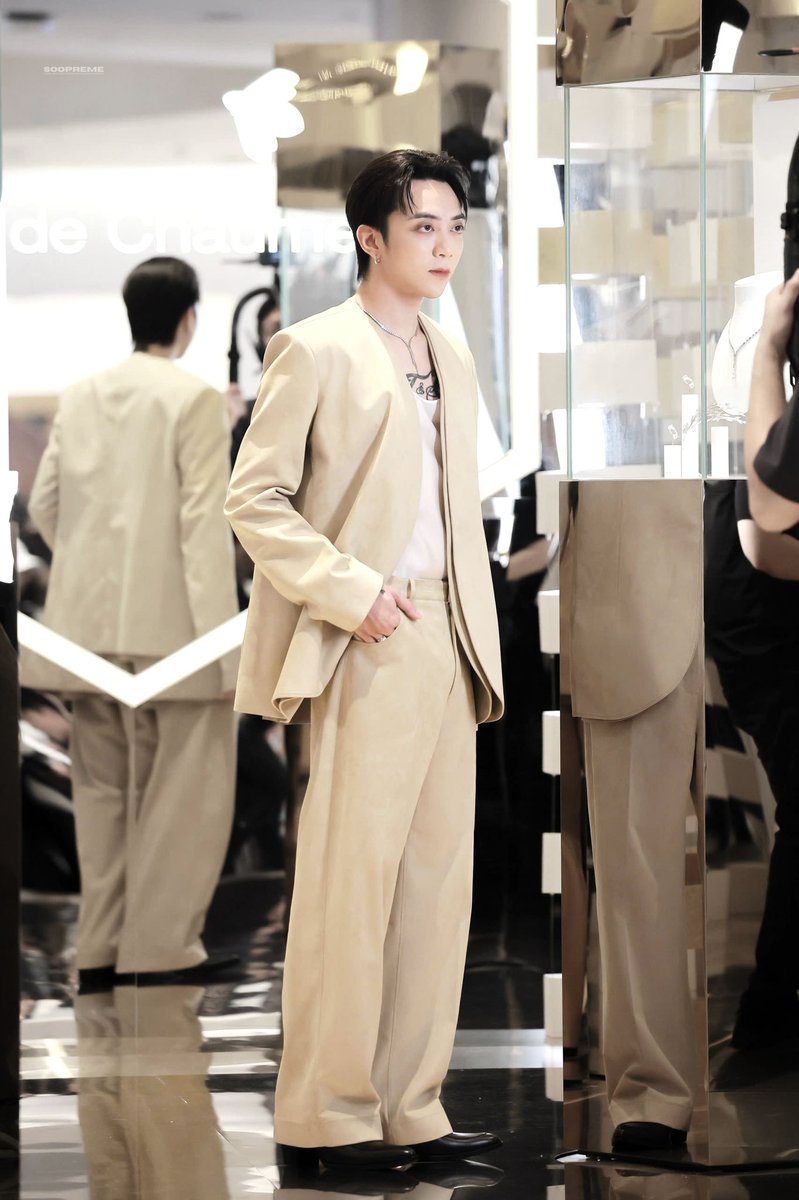 soopreme92's tweet photo. 161025 CHAUMET POP-UP STORE EVENT 

#SOOBINxCHAUMET #SOOBIN #SOOBINHOANGSON #CHAUMET https://t.co/oOmagwPnKe