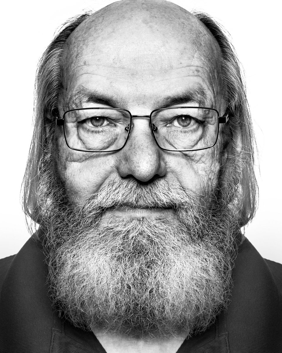 GoReactDevAnkit's tweet image. Ken Thompson: the reason modern computing stands on solid ground.
1) UNIX – Basis of modern OS.
2) B language – Led to C.
2) Go – Used in big apps.
4) Plan 9 – UNIX upgrade ideas.
5) Space Travel – Early video game.
6) UTF-8 – Universal text & emojis.
Etc...