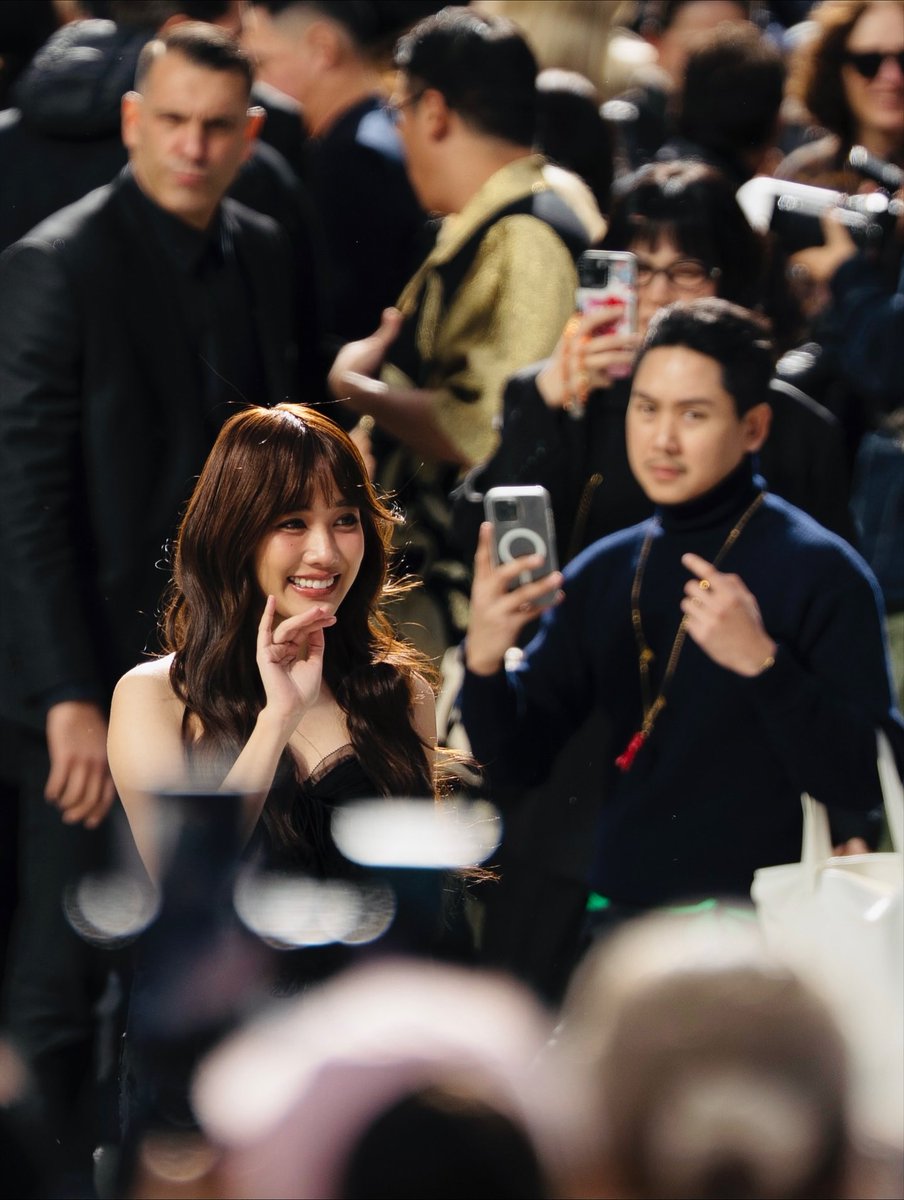 NEERF0808's tweet image. ฟรีนจิ๋ว 🥹🤏

#MaisonValentinoSS26xFreen
#ValentinoFireflies 
#ValentinoGaravani 
#ParisFashionWeek
#srchafreen #FreenSarocha