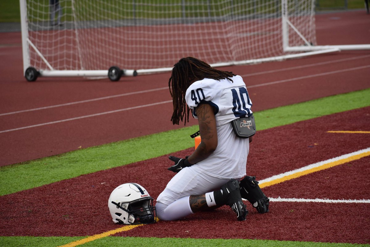 Although my program got shut down and my season got cut short I'm still looking for an opportunity as a hungry #Jucoprospect,6'2 218 D/E /
OLB,graduating in the spring available in the spring just looking for an opportunity and if given the opportunity best believe I will come to