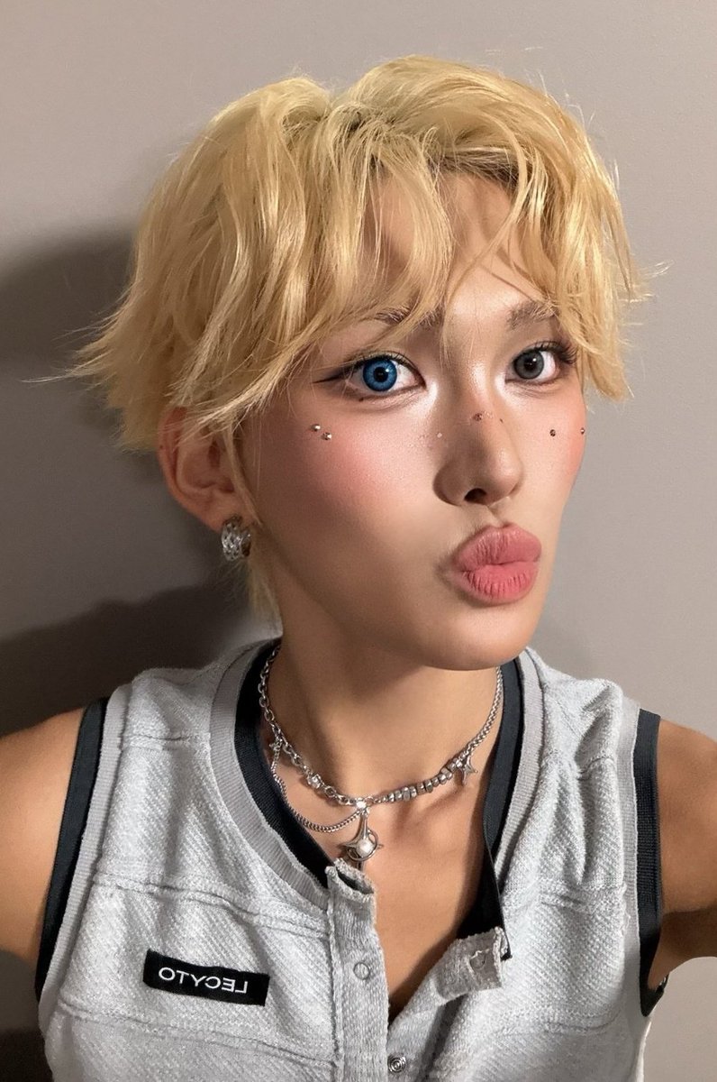 it should be illegal to be this pretty