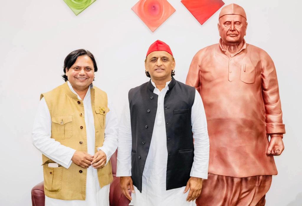 Happy Birthday <a href="/chaandsamajwadi/">Fakhrul Hasan Chaand</a> bhaiya ji 🌺🙏