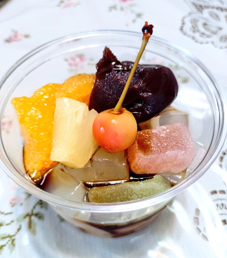 natsu0703's tweet image. 久しぶりに食べた餡蜜がめちゃくちゃ美味しかったです🤤

#今日のあんこ #こしあん 
#本日のご飯