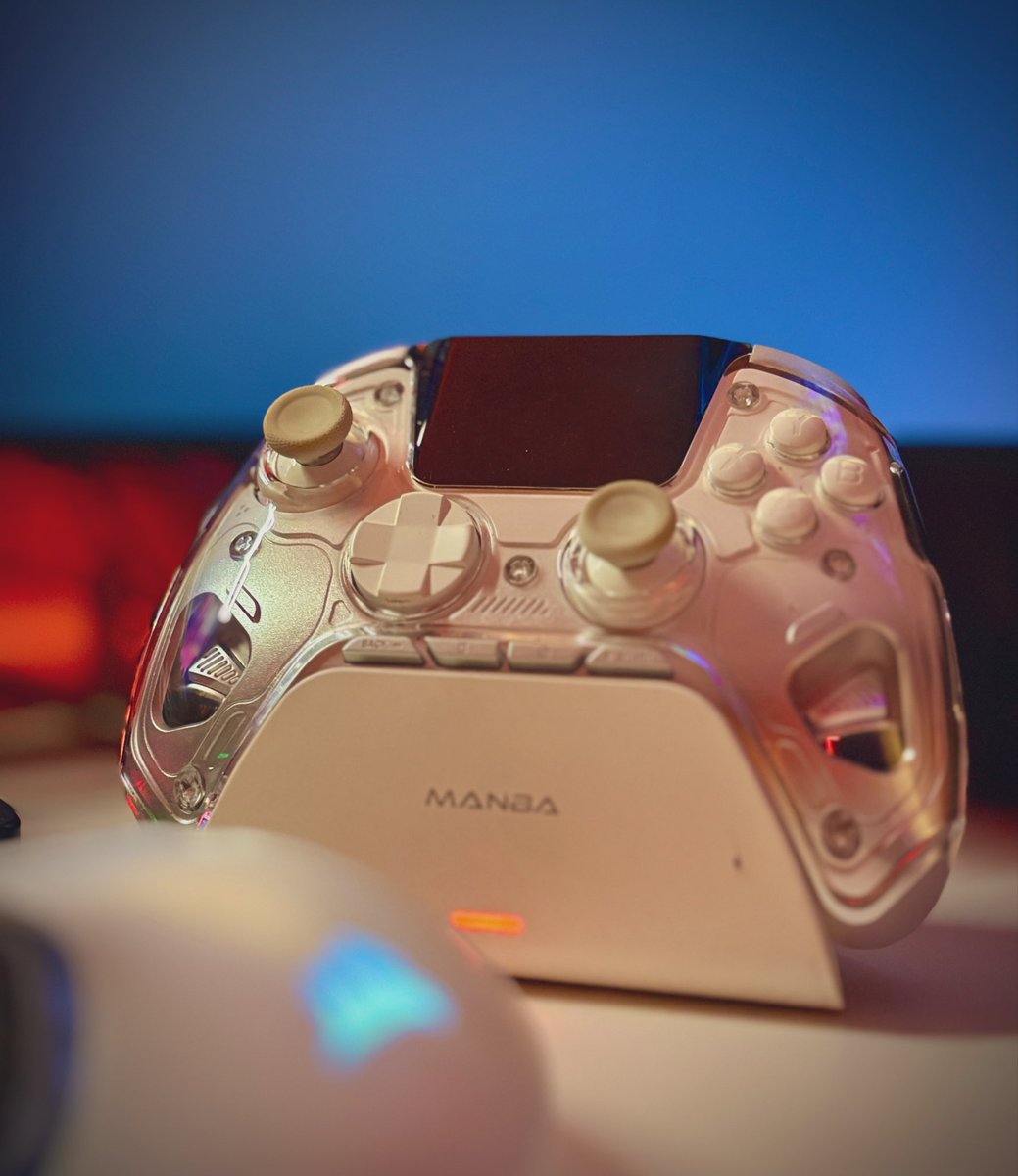 YokaiRye's tweet image. Turn on my PC and turn off the world. #desktopsetup #desksetup