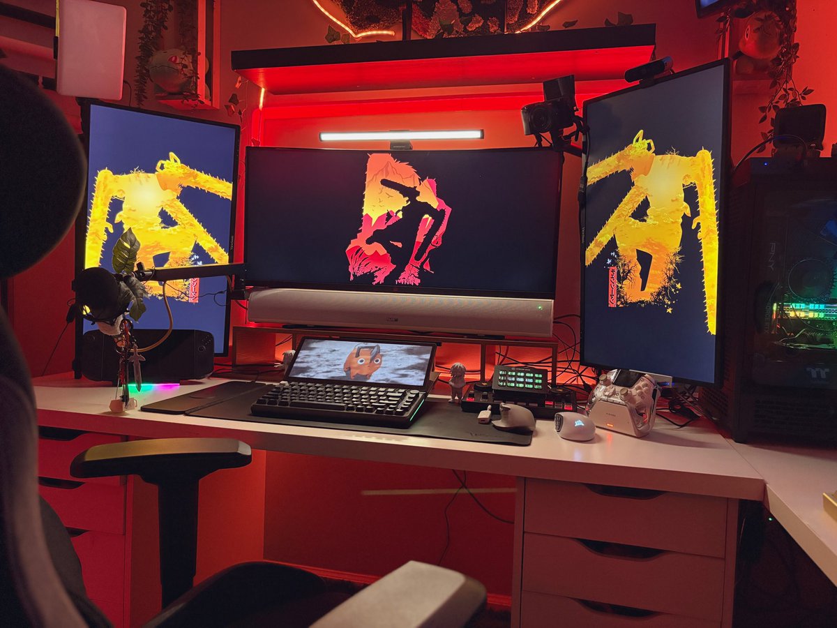 YokaiRye's tweet image. Turn on my PC and turn off the world. #desktopsetup #desksetup