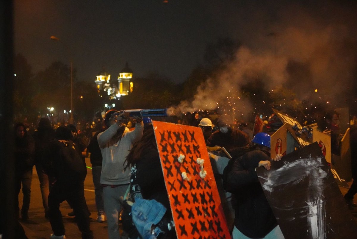 🚨#ALERTA Reporte preliminar – Marcha Nacional 15 de octubre

Hasta las 11:00 p.m., hemos documentado 15 manifestantes heridos, la mayoría a causa del uso de perdigones por parte de la <a href="/PoliciaPeru/">Policía Nacional del Perú</a> , entre ellos 4 periodistas.

👉Siete de los heridos fueron trasladados al