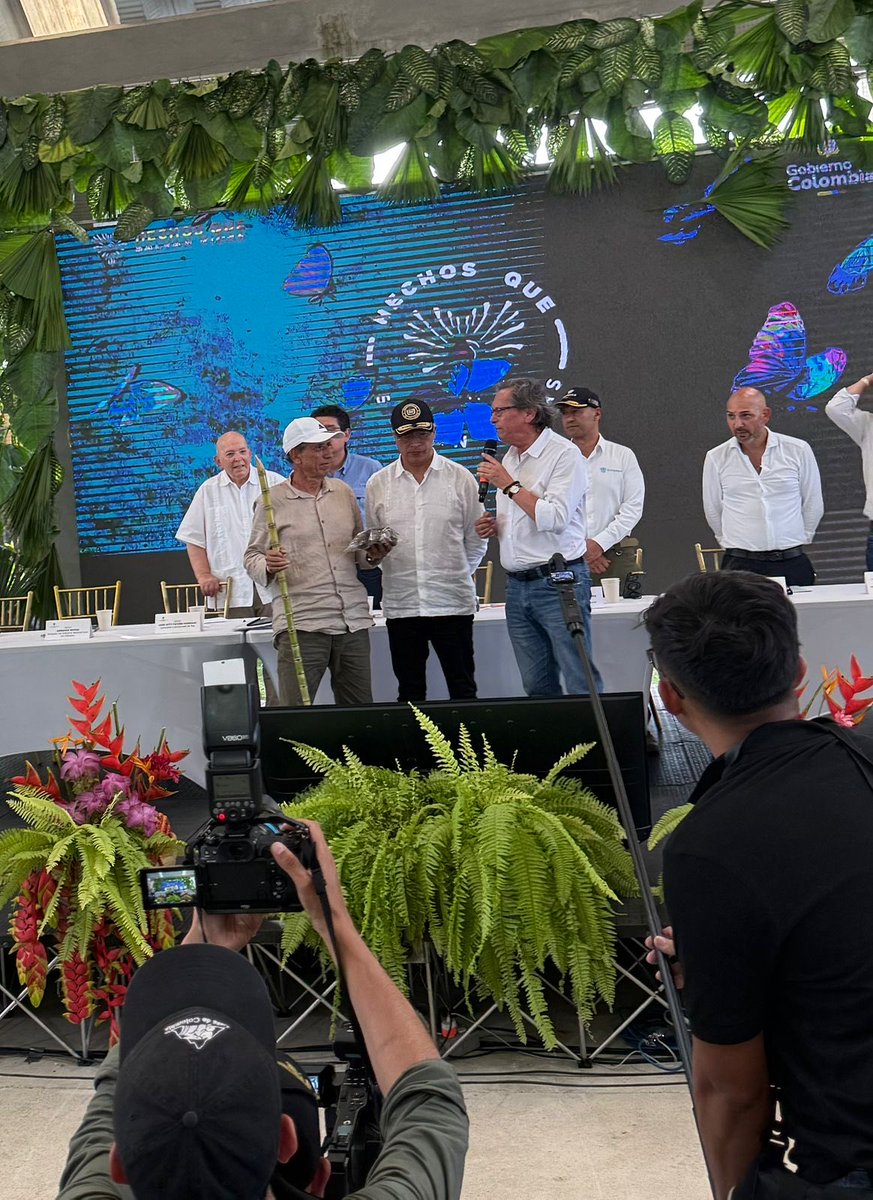NoruegaenCOL's tweet photo. Como país garante, Noruega celebra los avances en los diálogos de paz entre Colombia y la CNEB. La destrucción del material de guerra es un paso significativo. Reafirmamos nuestro compromiso con una paz duradera e inclusiva. #HechosQueSalvanVidas https://t.co/wVqOiKtgkk