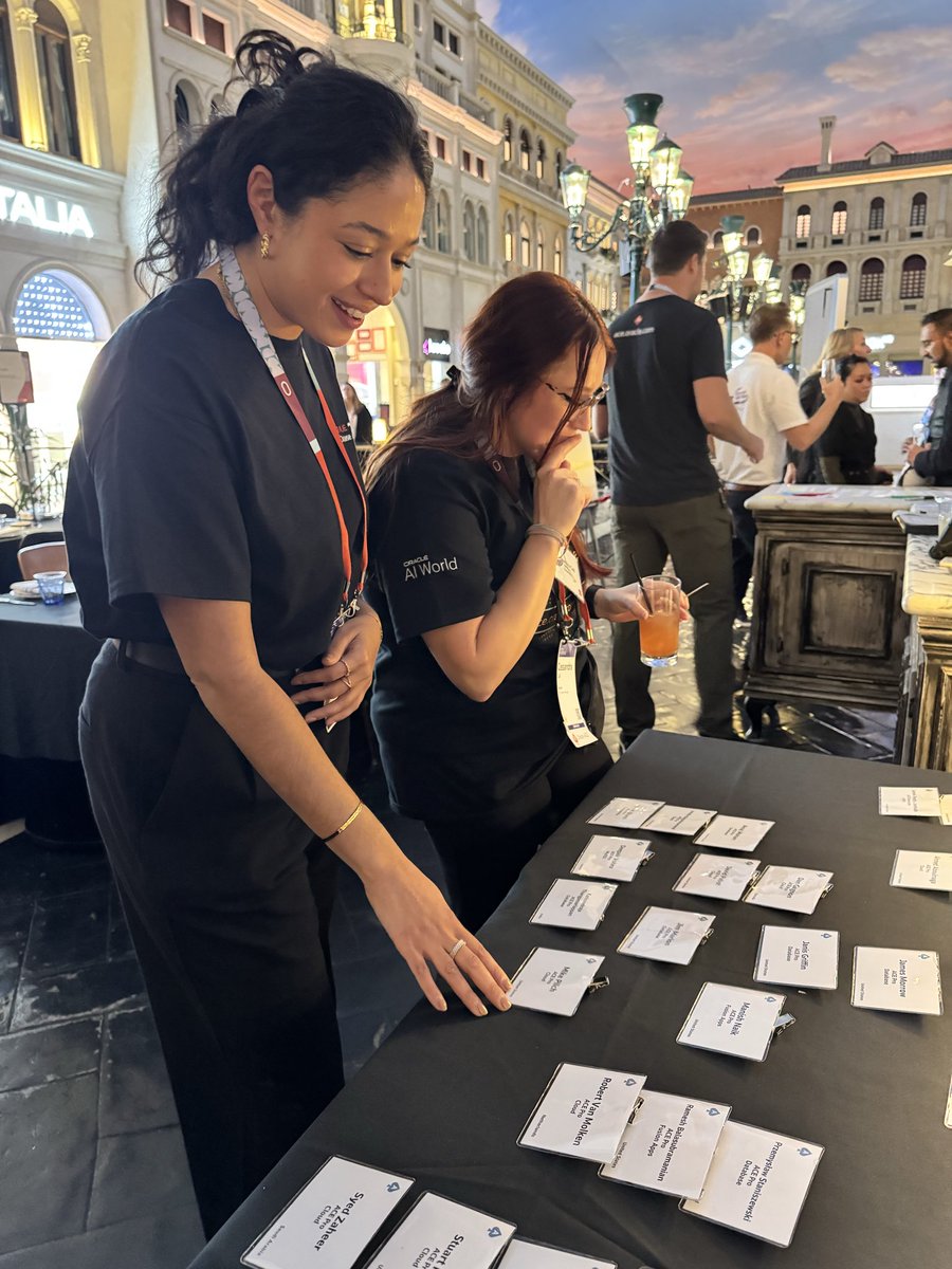 oracleace's tweet image. Behind the scenes folks working hard at the #OracleACE dinner.