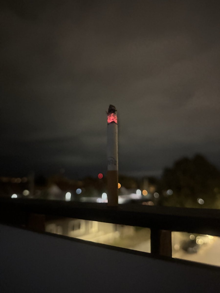 Unutma mum kadar ışığı olmayanı güneş yerine koyarsan bir gün seni karanlıkta bırakır... #günaydın