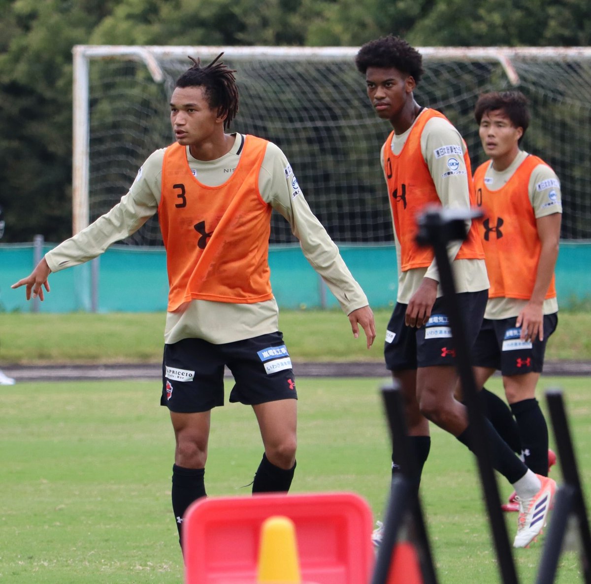 U-20日本代表から #石渡ネルソン 選手が戻ってきました。「自分の武器が通用することは多かった。経験したことをいわきで発揮したい」と残り試合に向けてコメント。悔しい結果に終わりましたが、お土産は全員分買ってきたそうです。
(エルゴラいわき担当:柿崎優成)#iwakifc