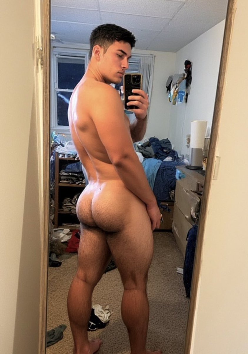 soccerguyy09's tweet photo. That’s some serious jock dumper https://t.co/wlkqgPUZCg