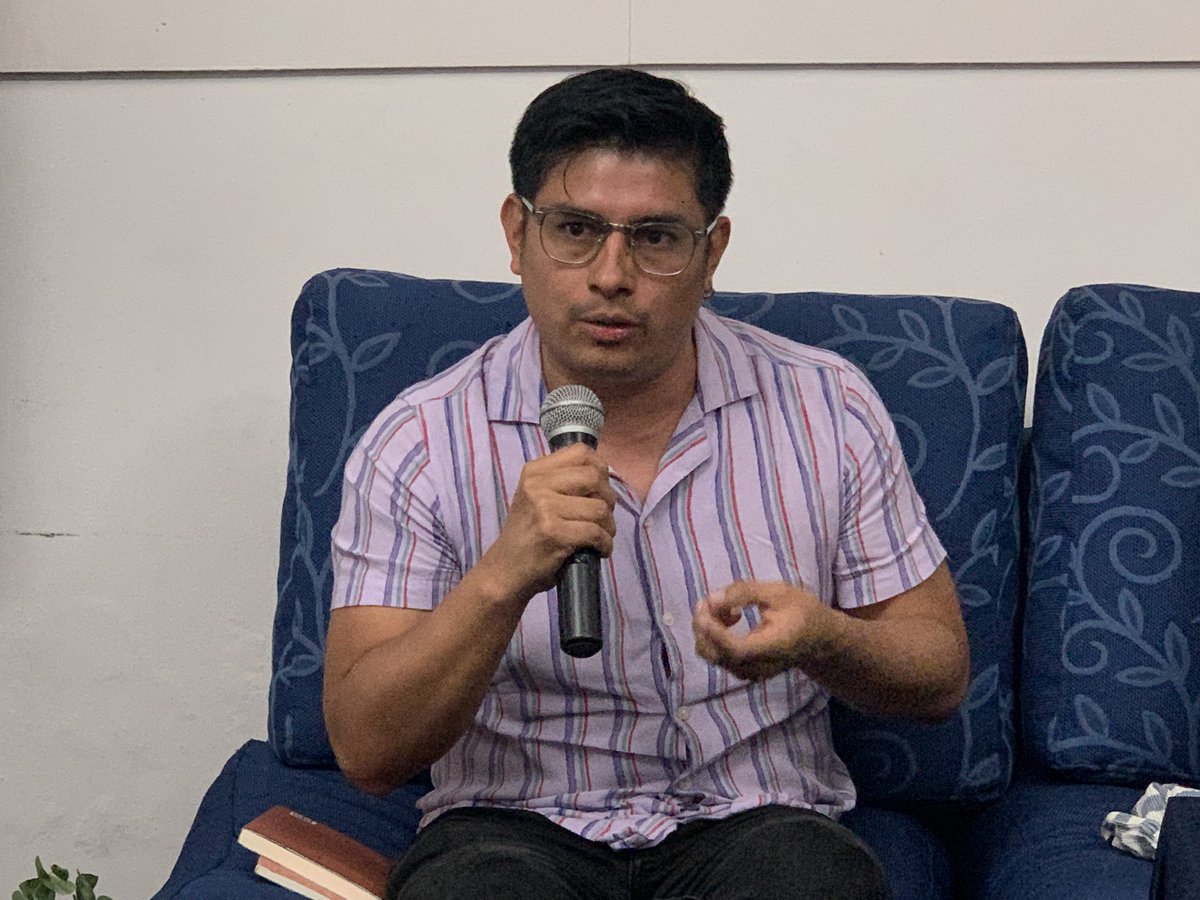 Segunda charla del Coloquio de Literatura en Lenguas Originarias y Afrodescendientes:
“Traducir el mundo. Retos y potencias en la traducción de lenguas originarias” con la participación de Juana Peñate, Jaime Säkäsma y Juventino Gutiérrez Gómez.
📍CCLXV