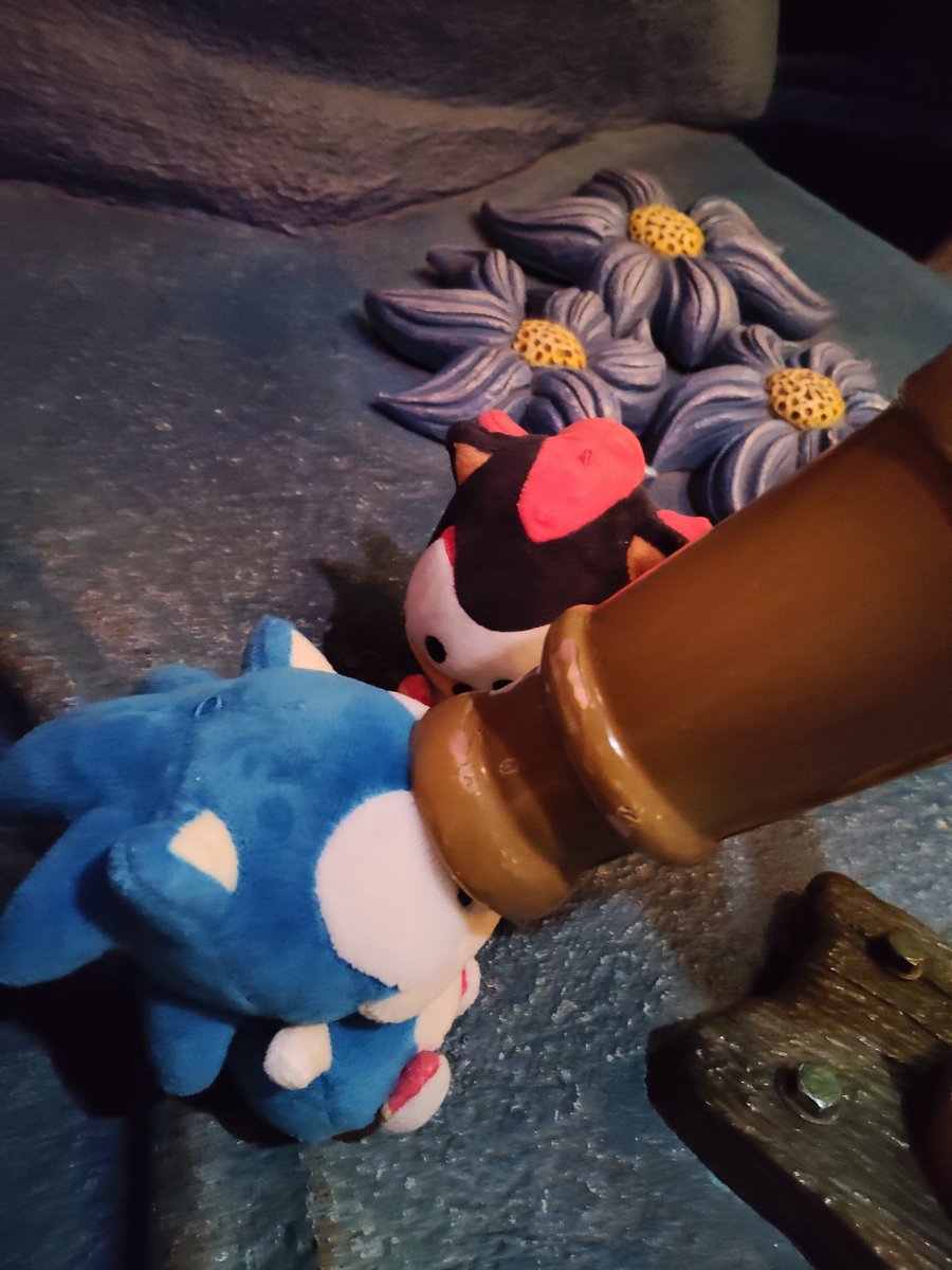 両目で望遠鏡覗くスタイル