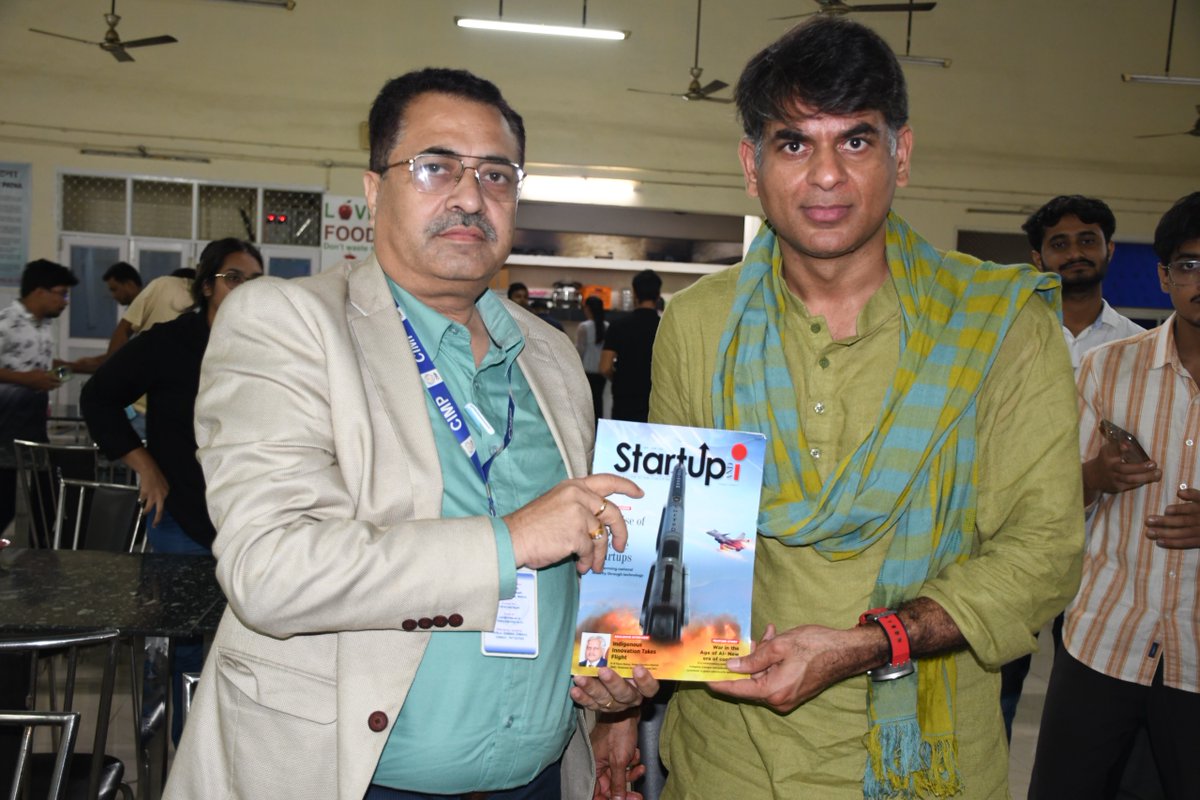 Startup_and_I's tweet image. In tête-à-tête with Saurabh Dwivedi our Editor-in-Chief, Kumod Kumar, presented Startup And I magazine.  

@Kumod2001 @ProfessorRana @Saurabhdwivedi @rajeevkumar @PiyushGoyal @PMOIndia @prabhash @AarohiKeshav1 

#lallantop #SaurabhDwivedi #defencestartup #HAL #StartupIndia