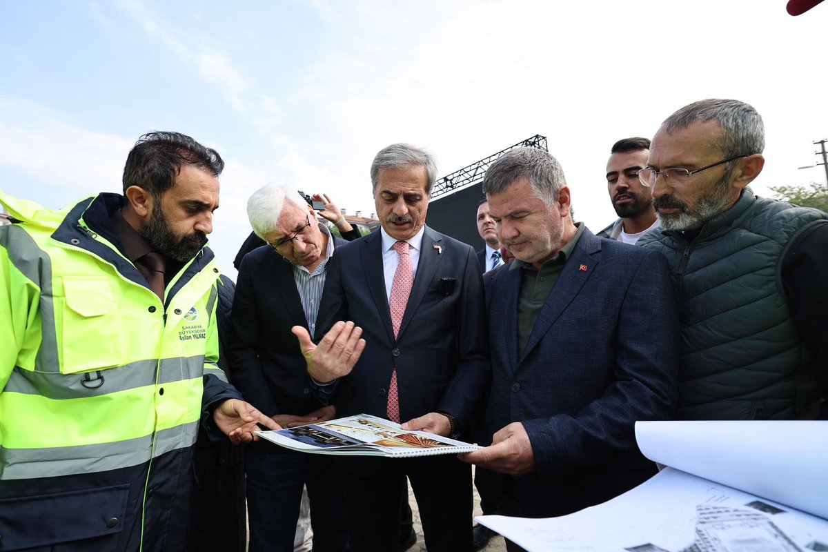 sbYusufAlemdar's tweet photo. AFA Kültür ve Kongre Merkezi’nin yeniden inşa edileceği alanda kıymetli basın mensupları ile buluştuk.

Şehrimizde geniş kültürel ve sanatsal faaliyetlerin yeniden hayat bulması için Ahmet Faik Abasıyanık (AFA) Kültür ve Kongre Merkezini, şehrin kimliğine ve estetiğine uygun bir şekilde yeniden hayata geçireceğiz. En son Çevre, Şehircilik ve İklim Değişikliği Bakanımız Sayın Murat Kurum ile yaptığımız görüşmede kültür merkezini inşa etmek konusunda mutabakata varmıştık.
1999 Depreminde hasar alan ve teknik tetkikler sonucu 2016 yılında yıkılan AFA’yı inşa etmek için ihale sürecini hızla tamamlayıp, yıl sonuna kadar inşaat çalışmalarına başlamayı hedefliyoruz.

Bu süreçte desteğini bizden esirgemeyen Cumhurbaşkanımız Sayın Recep Tayyip Erdoğan’a, Çevre, Şehircilik ve İklim Değişikliği Bakanımız Murat Kurum’a, Genel Başkan Yardımcımız Ali İhsan Yavuz’a, TBMM KEFEK Başkanımıza ve Milletvekillerimize teşekkürlerimizi ifade ediyor,

AFA’nın şehrimize hayırlı uğurlu olmasını diliyorum.