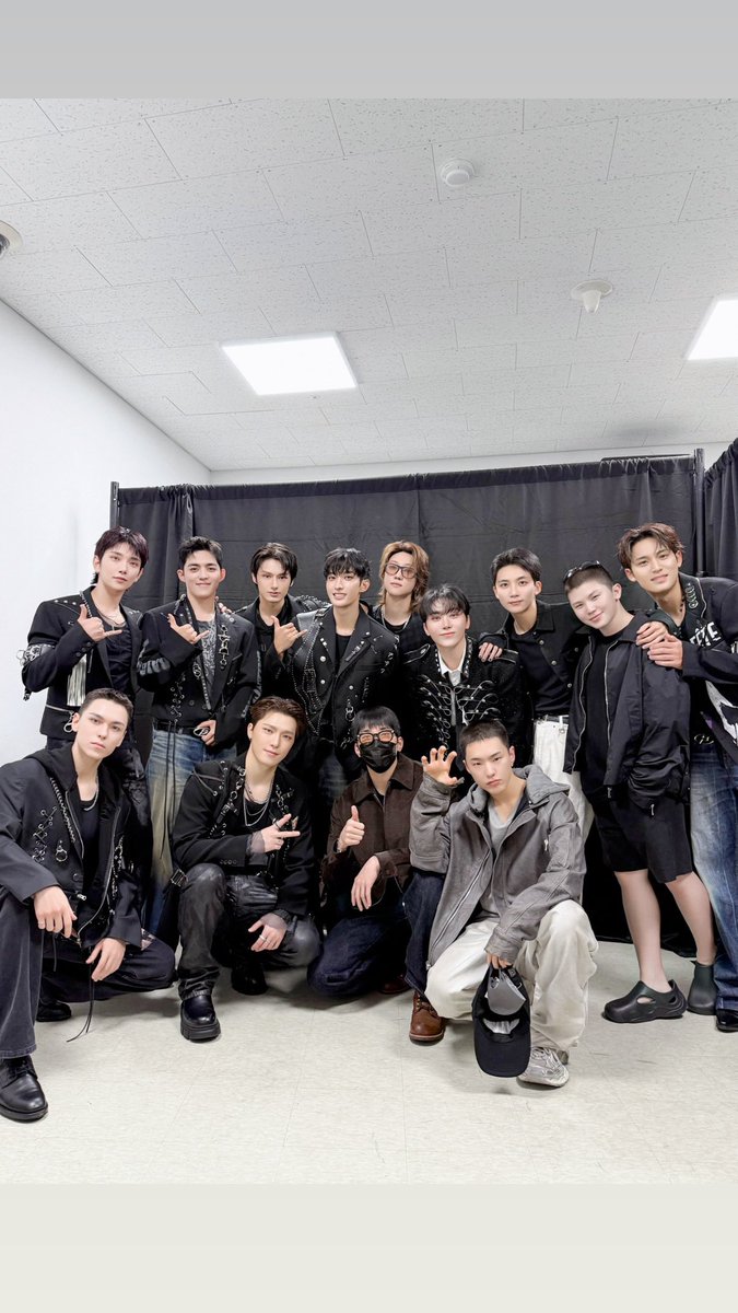 jwwmch's tweet image. 📢CARATS, IF YOU SEE THIS, RT AND DROP THE TAGS FOR SEVENTEEN‼️

1 REPOST = 1 VOTE
1 REPLY = 1 VOTE

I vote for #SEVENTEEN on #2025MAMAVOTE