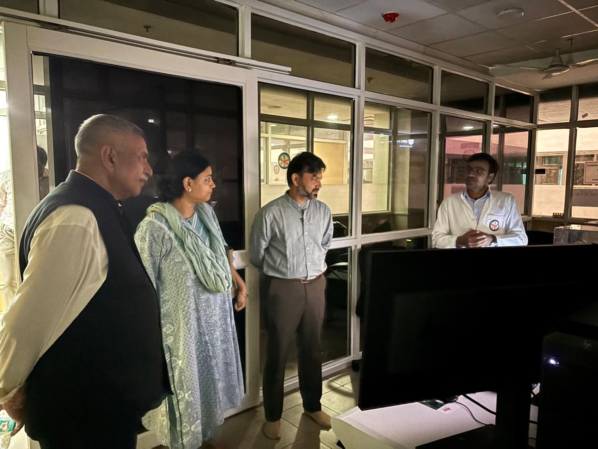 SATHI_BHU's tweet photo. Mr. Sunil Misra, CEO, CII Foundation, Mr. Umang Sah, MD, Windmill visited SATHI-BHU today. They interacted with scientists and Prof. Sanjay Kumar, Rector, BHU. They have appreciated the facility and discussed about future collaborations with Industry.
@IndiaDST
@VCofficeBHU https://t.co/1Xyv3HJGaR