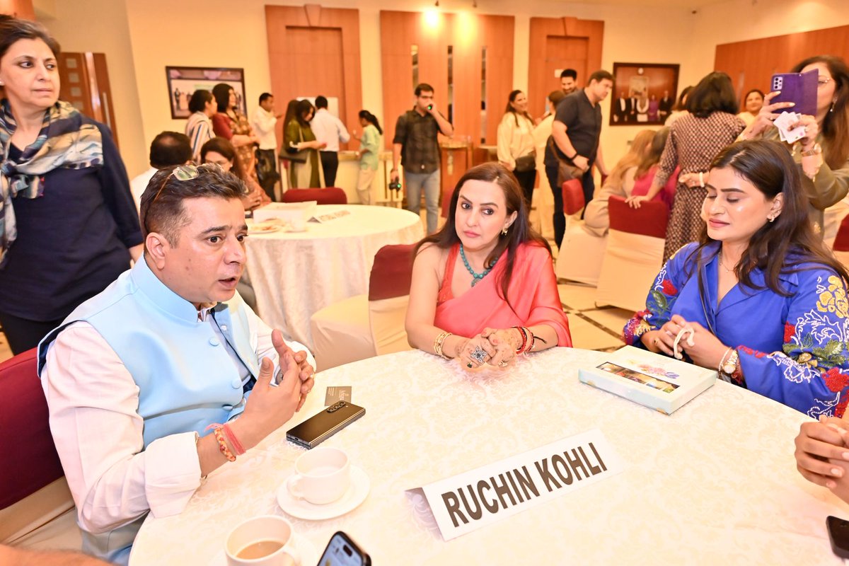 eemaindia's tweet image. The learning didn’t stop at the panel! 💡 Our Roundtable Session brought direct, rapid mentoring with industry leaders—engaging, interactive, and packed with practical insights for aspiring pros. 🙌 #EEMA #FICCI #Roundtable #WeddingIndustryInsights #DirectInteraction #QandA