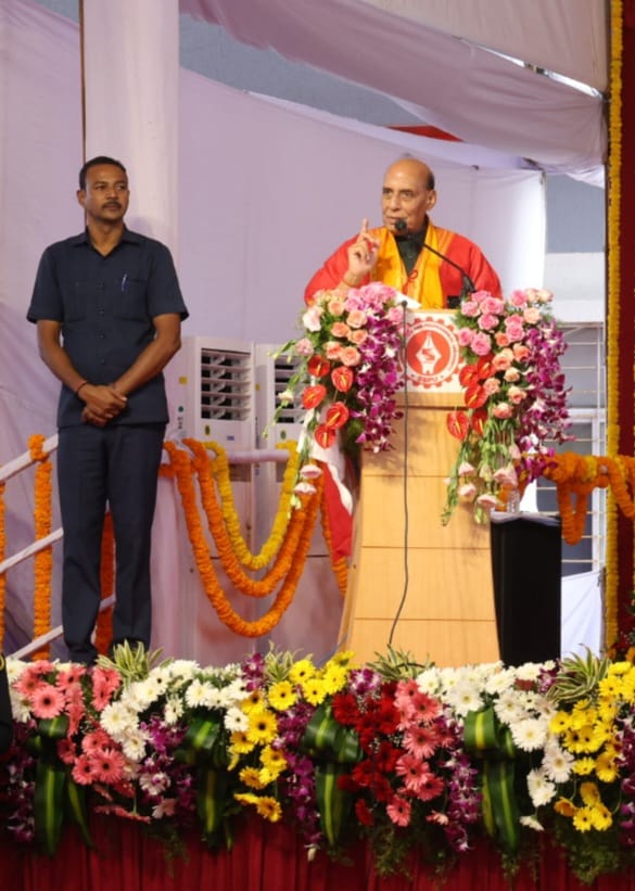 📍पुणे
आज जग वेगाने बदलत असून प्रत्येक क्षणाला नवा विचार, नवी व्यवस्था, नवे तंत्रज्ञान समोर येत असताना अशा अनिश्चित जगात आपले कौशल्य आपल्या मदतीला येऊ शकते. त्यामुळे सर्वांनी मिळून कौशल्याच्या माध्यमातून देशाला पुढे नेण्याची गरज आहे.  कौशल्य विकासाच्या माध्यमातून समर्थ आणि