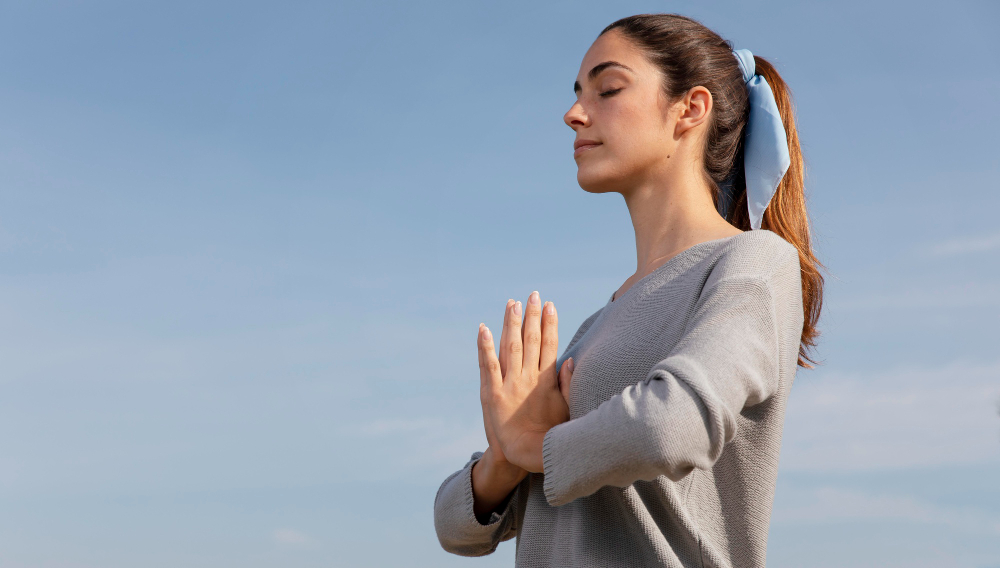 FORMA_europea's tweet photo. El ritmo laboral actual pone a prueba nuestra atención cada día. 💼🧠 Conoce cómo el mindfulness puede ayudarte a entrenar la concentración y trabajar con más calma y eficacia. 🌿
Lee el nuevo artículo aquí.
#Mindfulness #Concentración 
https://t.co/m87ay7RBWP https://t.co/iGOhEuVue2