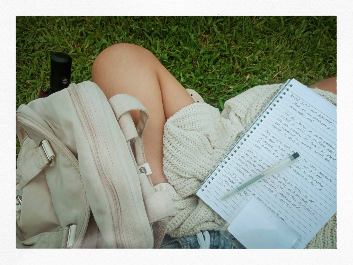 patchwork_st's tweet image. laughing at myself while drafting some section of our thesis bc atp im js debating myself

justifying this behavior by banking on the principle: that writing is thinking // garbage in garbage out

btw, pretty view 💕