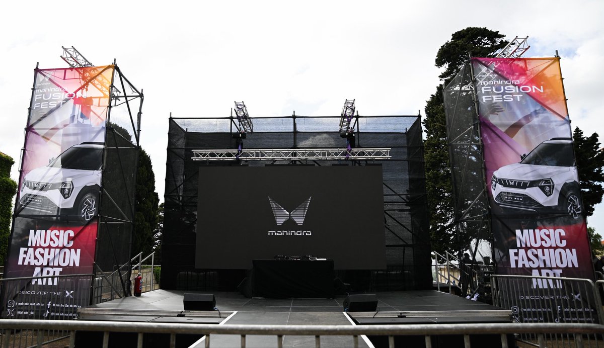 Mahindra_SA's tweet photo. UCT - we’re at the Plaza for Mahindra Fusion Fest: The Build-Up! If you’re on-campus, pull through, check out the Mahindra XUV 3XO and book your test drive. We’ll be giving away prizes between 9 am and 3 pm! 
#MahindraFusionFest #DiscoverTheX https://t.co/GvB4DIgijT
