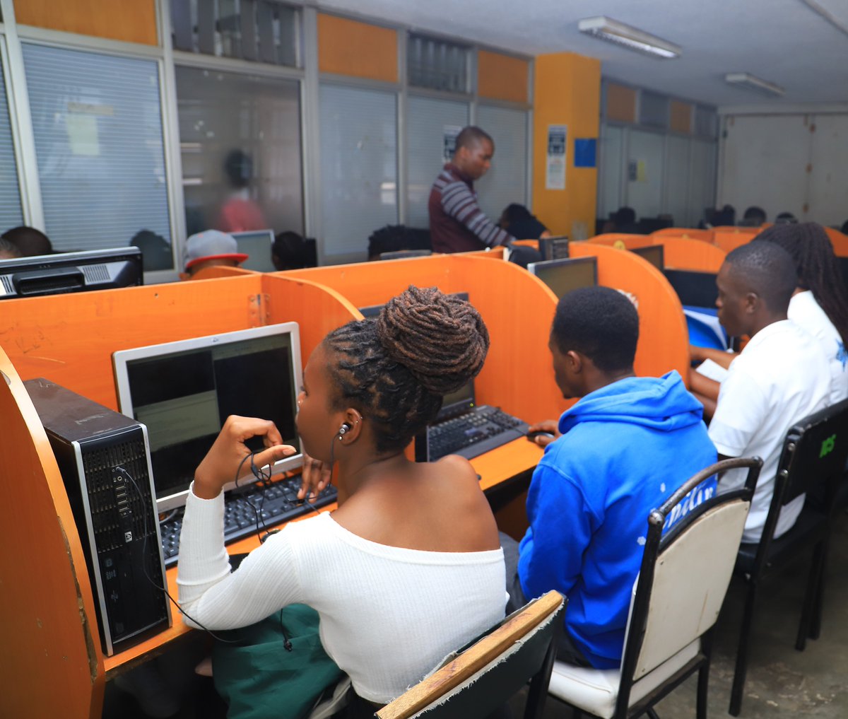IcsTechcollege's tweet image. COMPUTER PROGRAMMING LANGUAGES SHORT COURSE.
Our short course is designed to provide you with an understanding of programming concepts. You will gain practical experience through challenging assignments and real-world projects.
#programmingprojects #collegestudents