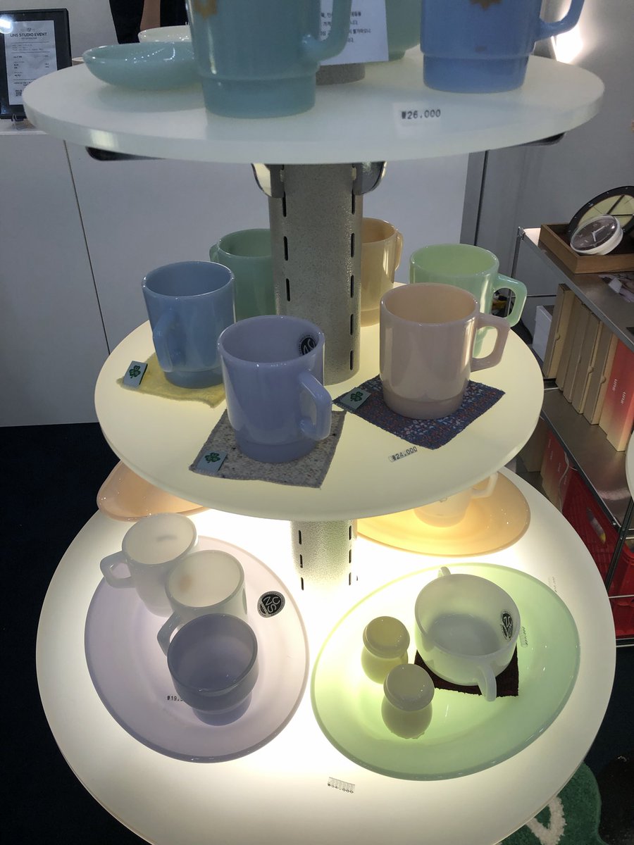 디자인페어 생각보다 넘 재미었슨
갔다가 을지로 왔움 !