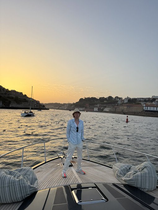 Mick_Jagger_pp's tweet image. Took a summer break in Portugal - a beautiful place to explore!