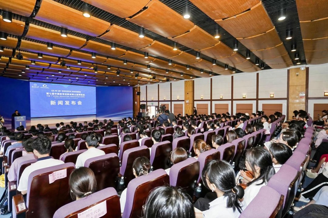 BNU_1902's tweet image. The 7th China Education Innovation Expo, hosted by BNU, will be held in  the Zhuhai International Convention &amp;amp; Exhibition Center from Nov  15-17, according to the press conference held on Oct 15.   

This year's expo will feature an exhibition area of over 30,000 square  meters,
