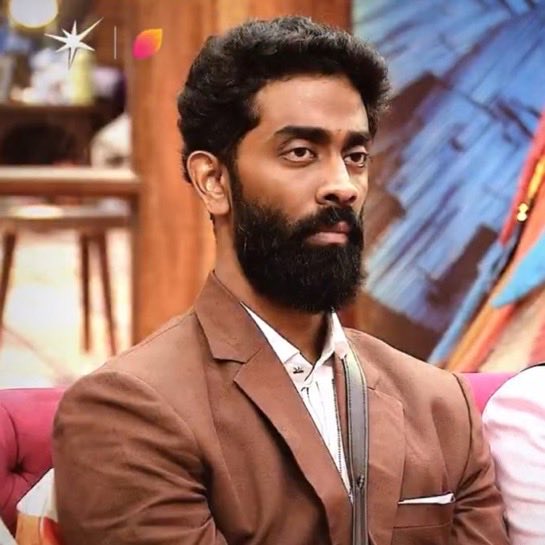 BBTak2468's tweet photo. 🚨BIGGEST POLL 

Whom do you support today? 

Like ❤ #PranitMore 
Retweet ♻ #BaseerAli 

Comment 💬
#BB19 #BiggBoss19 #BaseerAli #AmaalMallik #AbhishekBajaj𓃵 https://t.co/dhTPseiOMs