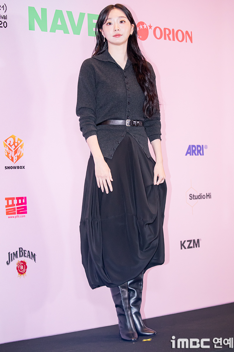 ladywxtch's tweet photo. press photos of kim dami at the opening ceremony of the 21st mise-en-scène short film festival #김다미 https://t.co/VRFewvih5t