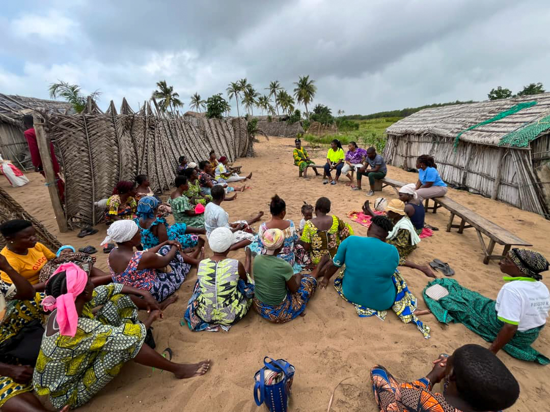 UNV_ROWCA's tweet photo. Resilience in Benin🇧🇯 has a taste salt and soy.
#UNVolunteers support local cooperatives to produce iodized salt and train farmers to grow soy and rice.

Their work helps people stay healthy, independent, and safe.
🔗https://t.co/CGVFFv6hx8
#WorldFoodDay #ZeroHunger @PNUDBenin https://t.co/rPoc1cmvbl