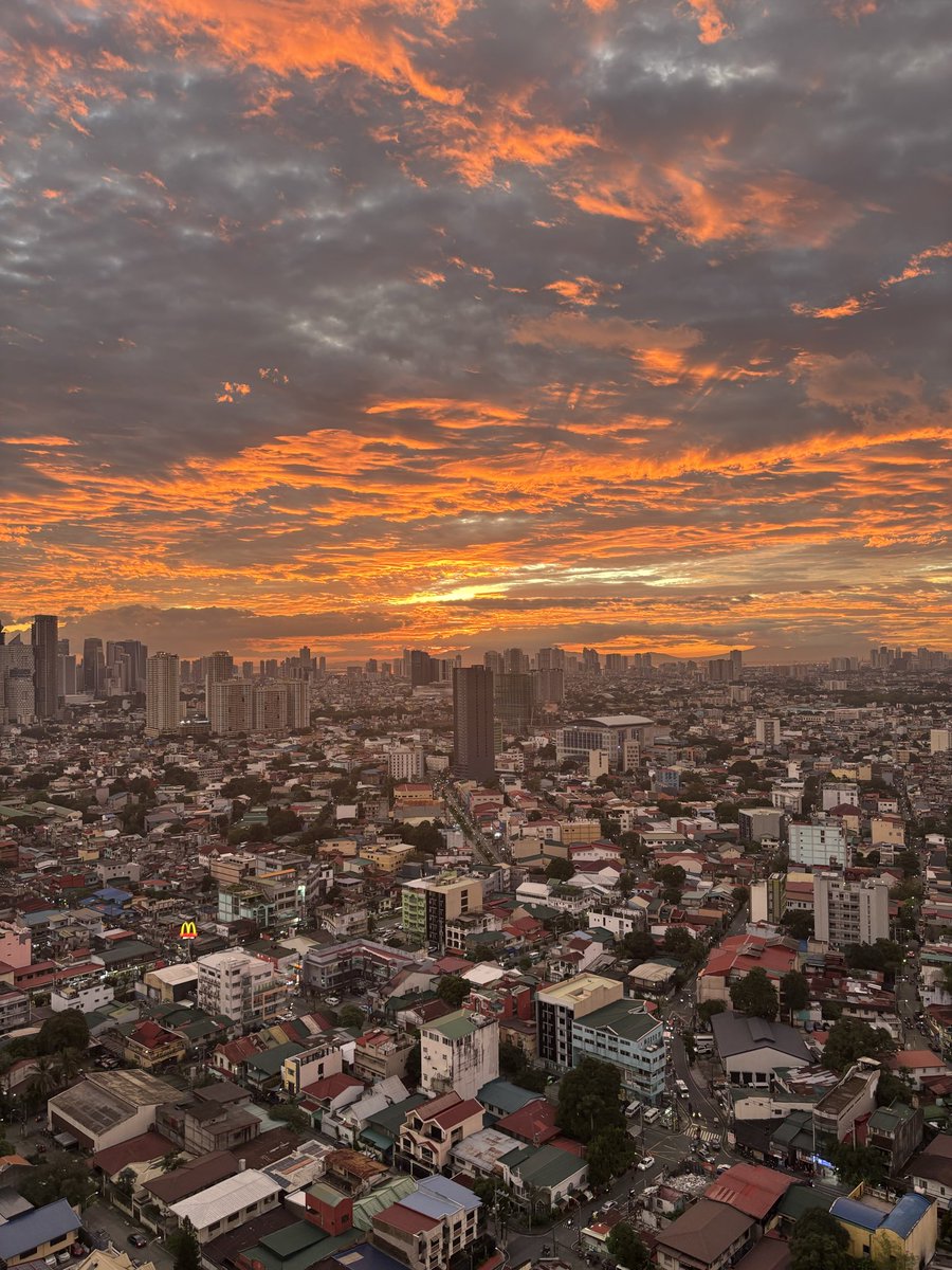 Hingang malalim. Tingin sa malayo.